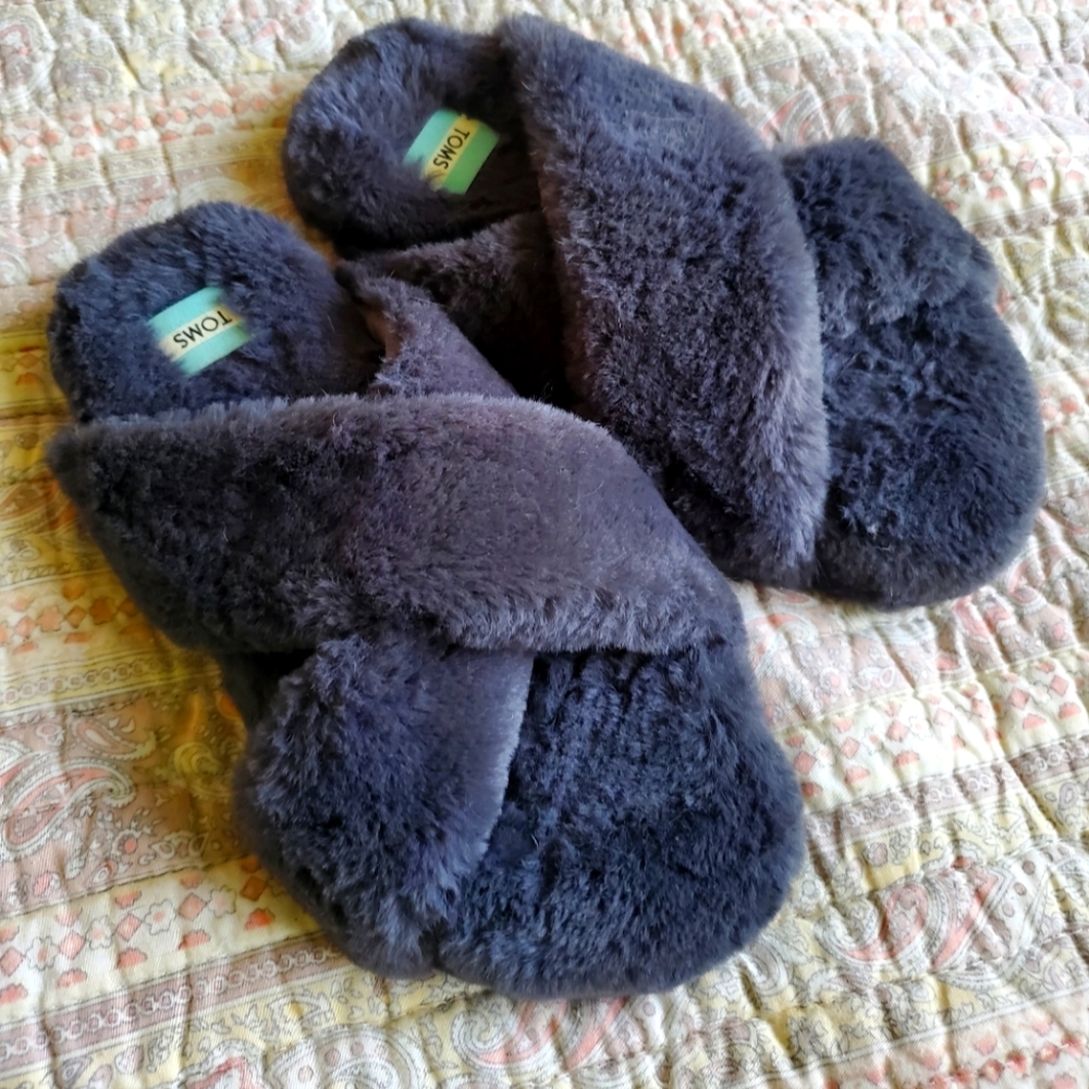 TOMS Navy Susie slippers
